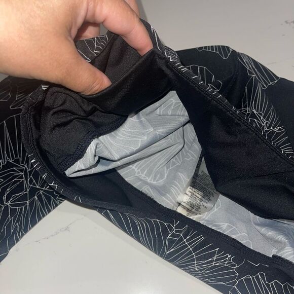 Calvin Klein Performance Floral Athletic Leggings - Size Large - Picture 8 of 8